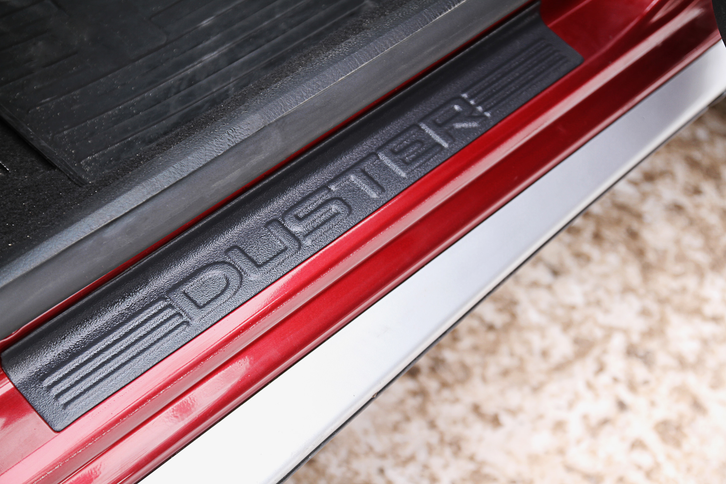 Накладки на внутренние пороги дверей (2 шт.) для Renault Duster 2010—2014, 2015-