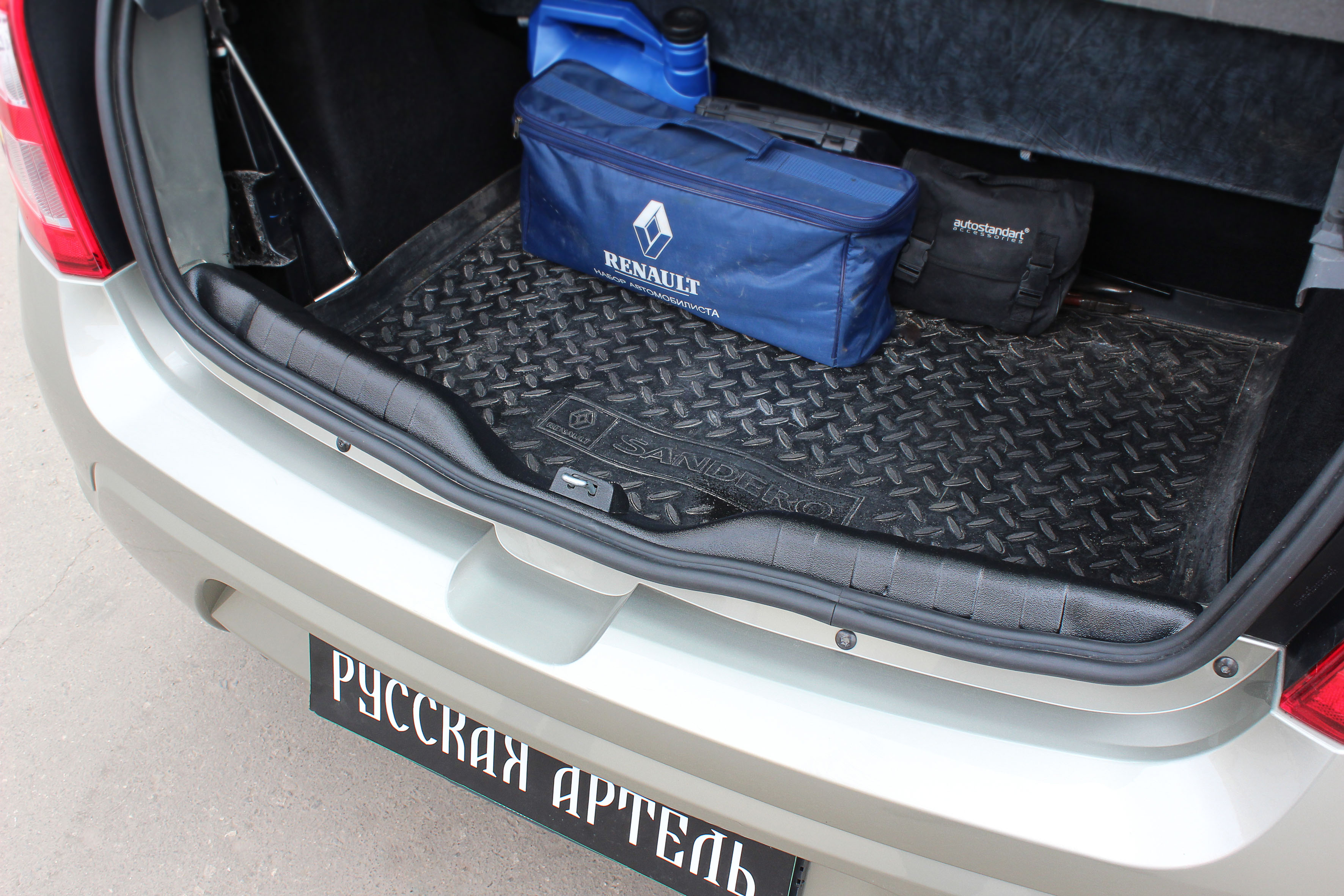 Накладка на порожек багажника (2 мм.) для RENAULT Sandero 2009-2013, шагрень