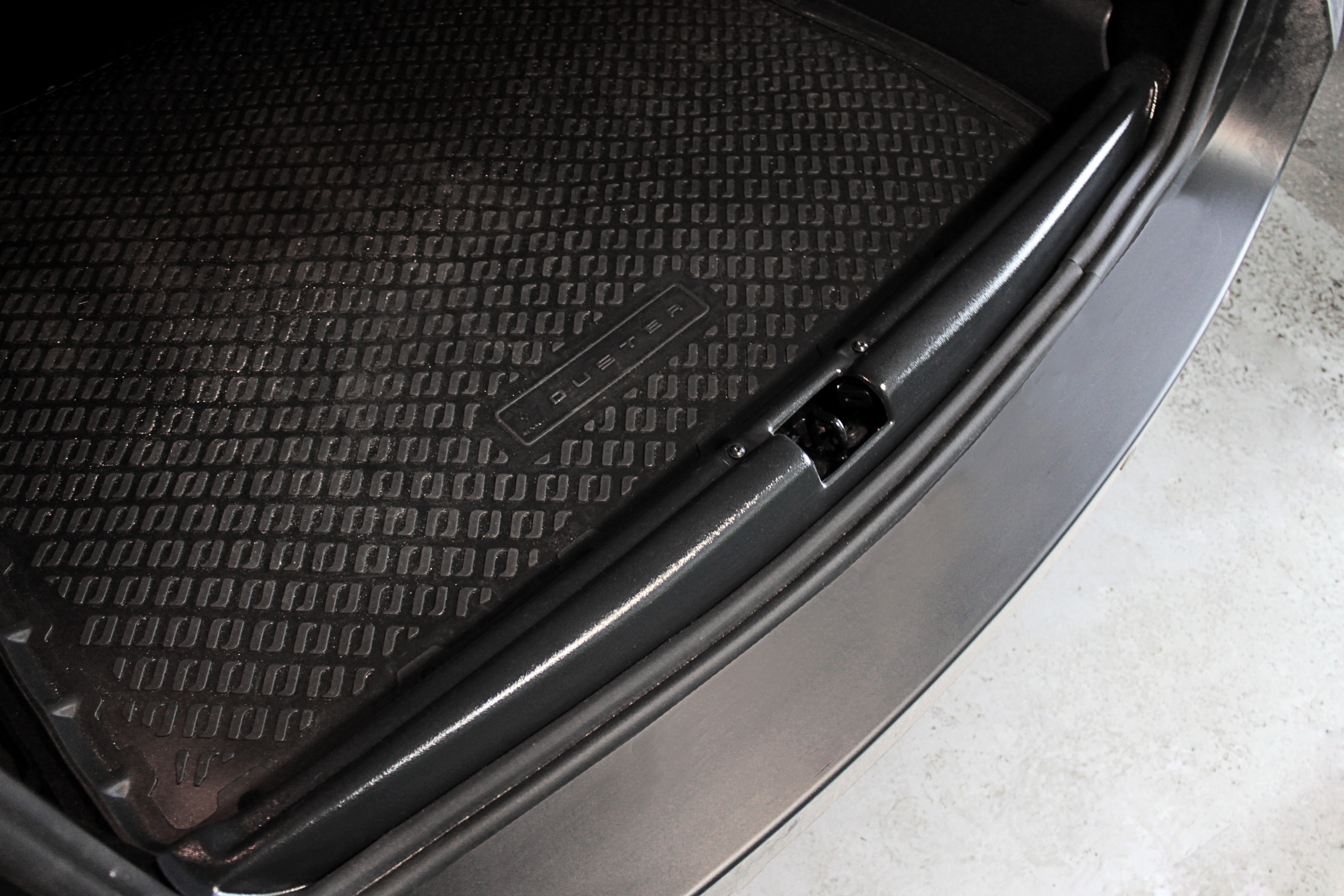 Накладка на порожек багажника (2 мм.) для RENAULT Duster 2010-2014, шагрень