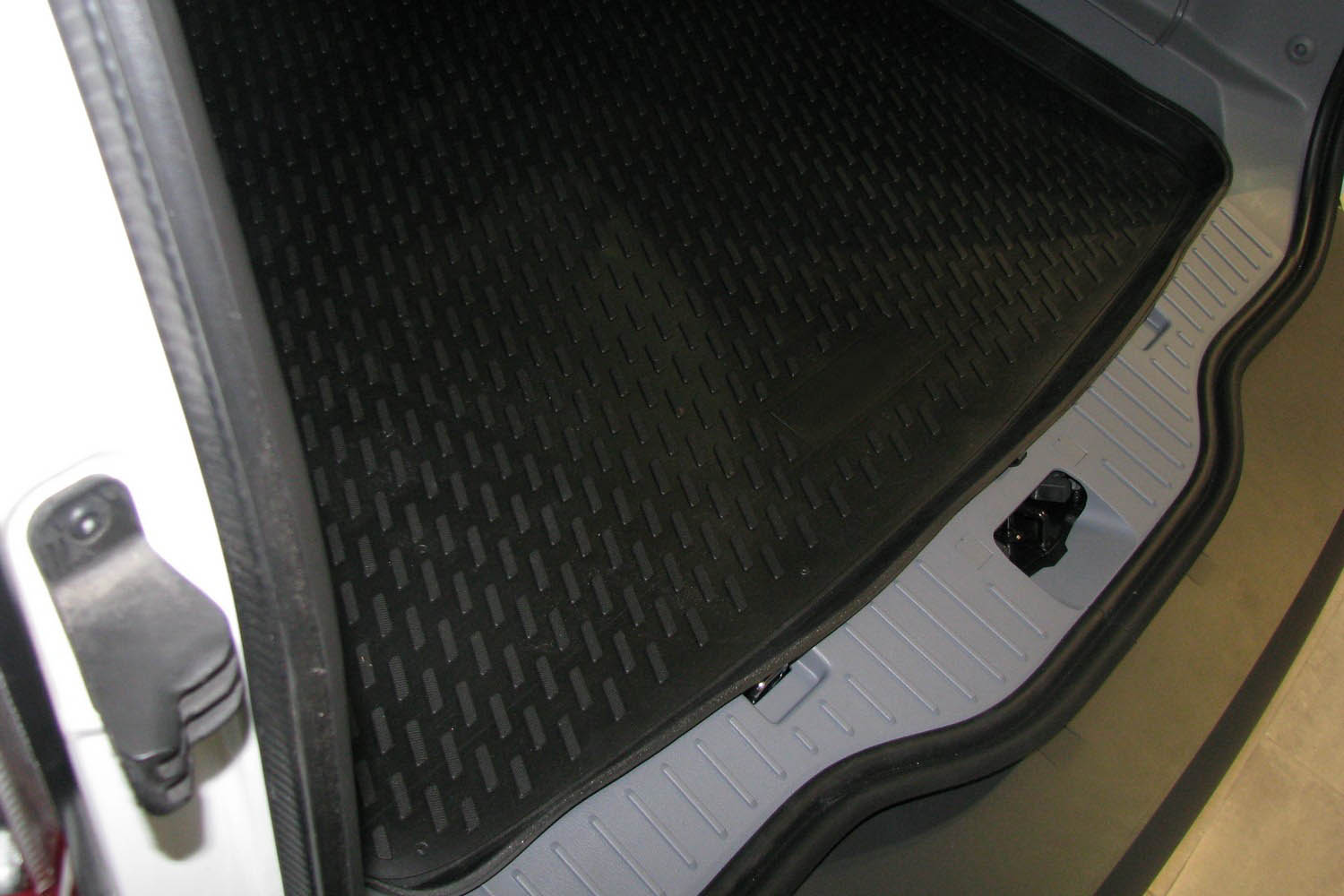 Коврик в багажник NISSAN Qashqai+2 2008-2014, кросс. (полиуретан)