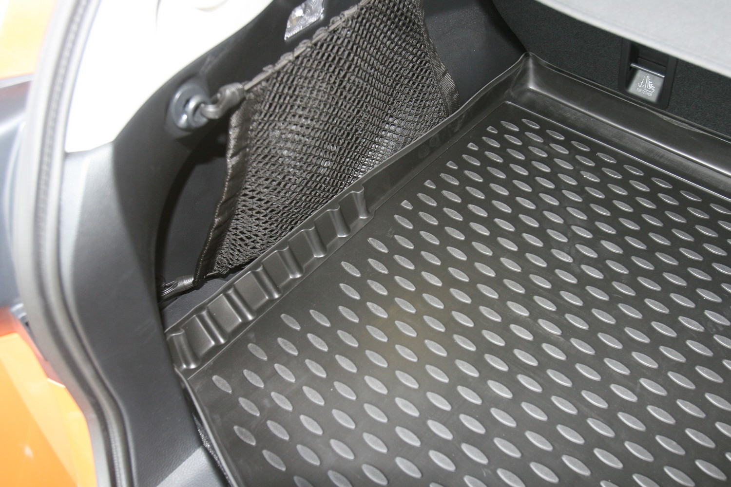 Коврик в багажник SUBARU XV, 2012--2016  кросс. (полиуретан)