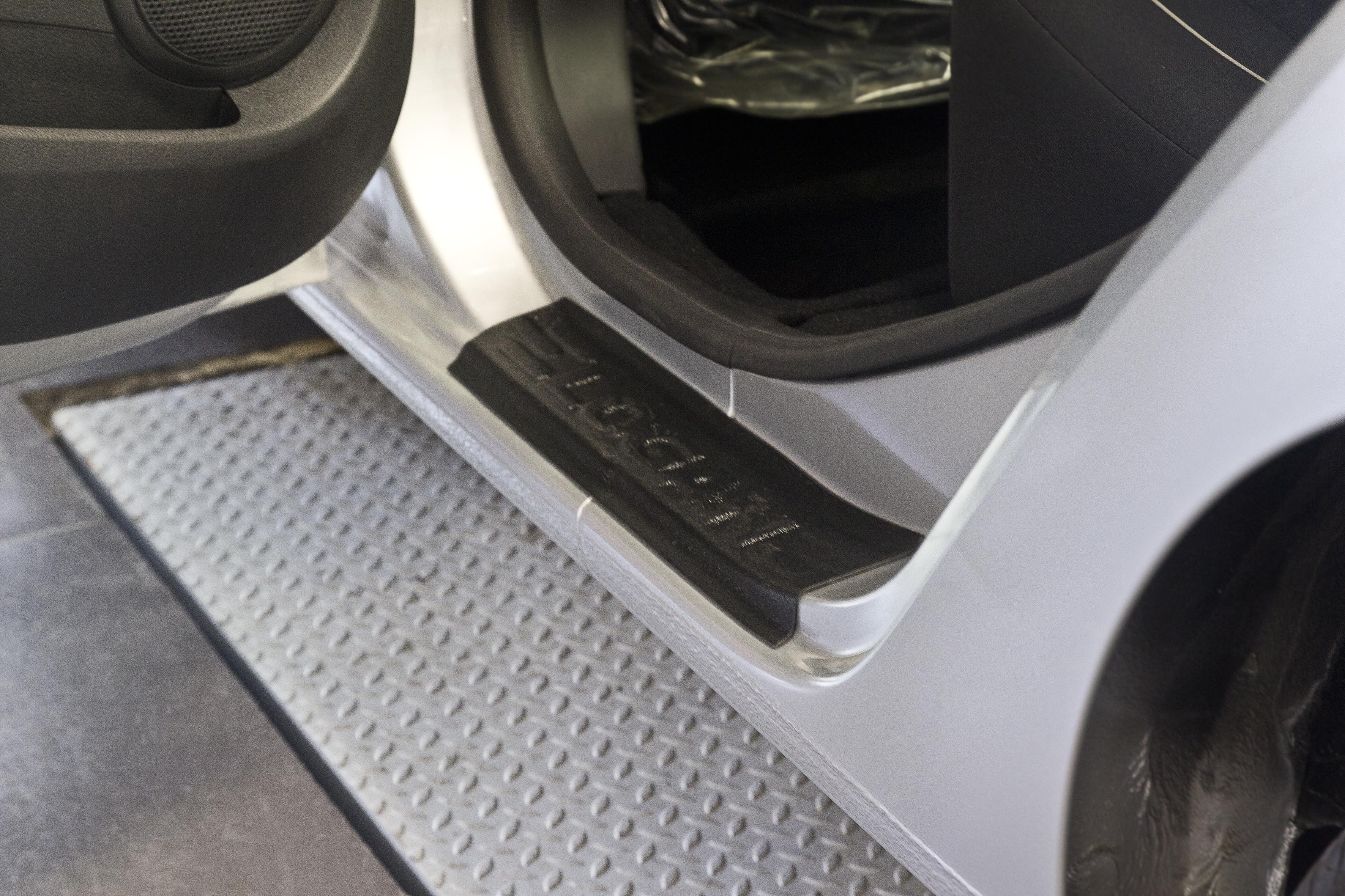 Накладки на внутренние пороги дверей (4шт) для Renault Logan 2014-
