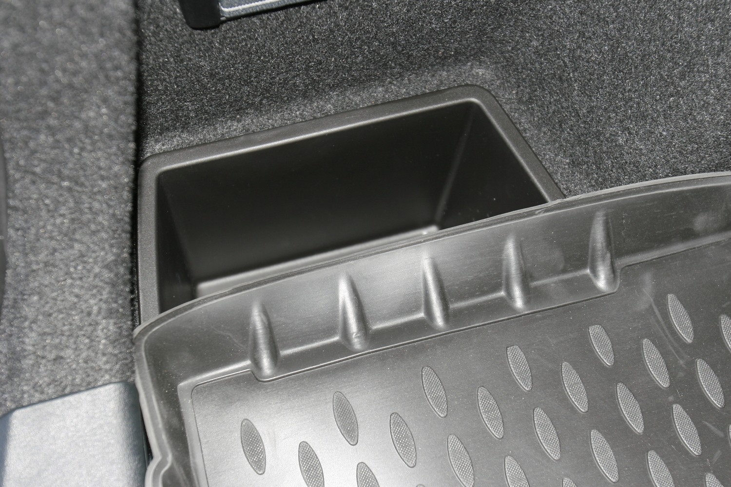 Коврик в багажник BMW X1 2009-2015 (полиуретан)