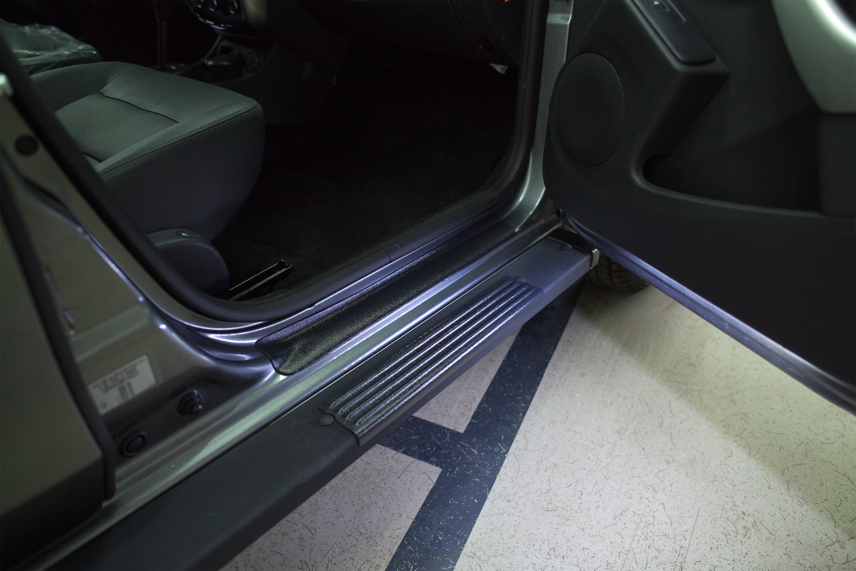 Накладки на внутренние пороги дверей(4 шт.) для Nissan Terrano 2014—